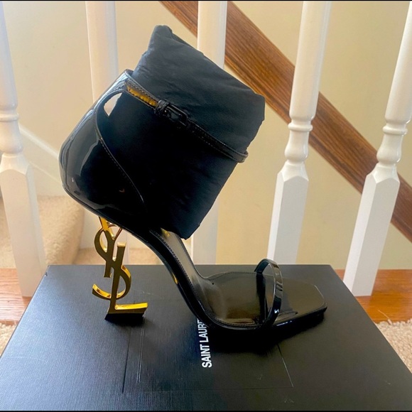 Never Wear Yves Saint Laurent - Picture 2 of 6